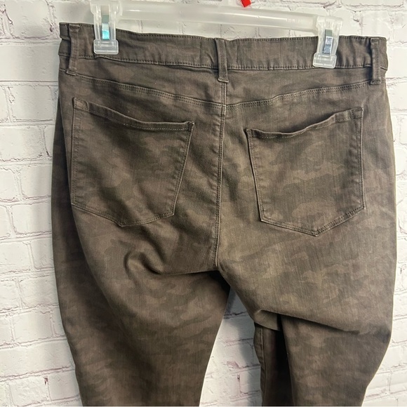 Pistola green retro camo printed ladies cropped cargo pants size 31 - Picture 6 of 8